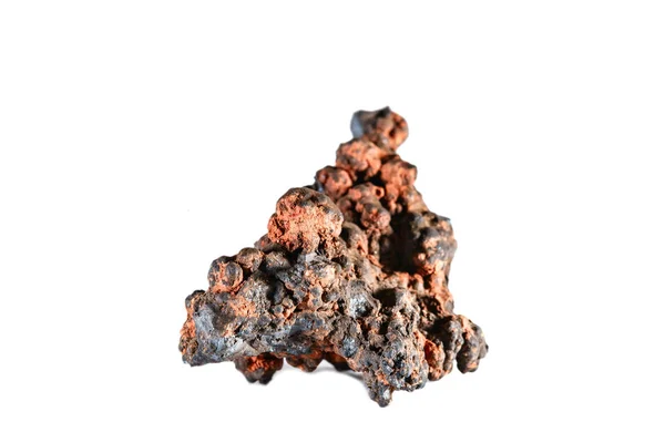 Makroaufnahmen von natürlichen Edelsteinen. Das Rohmineral ist Goethit. Marokko. isoliertes Objekt auf weißem Hintergrund. — Stockfoto