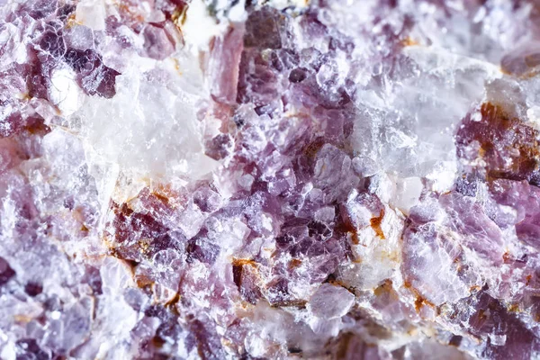 Macro tiro di gemme naturali. Lepidolite minerale grezza . — Foto Stock