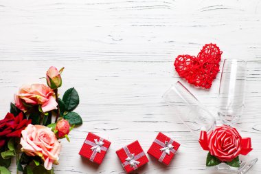 Sevgililer günü kartı. Kopya alanı olan bir arkaplan. Seçici odaklanma. Yatay.