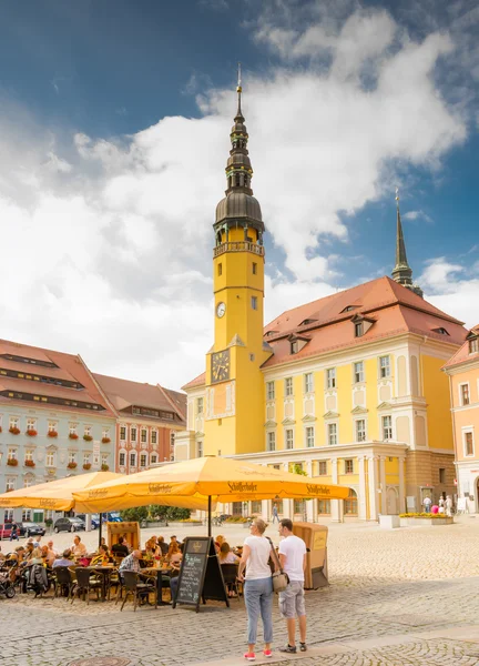 Toeristen op het stadhuis van Bautzen — Stockfoto