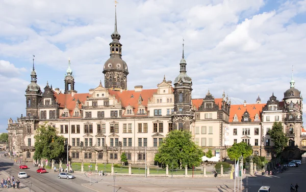 Toeristen de historische oude stad van Goerlitz — Stockfoto