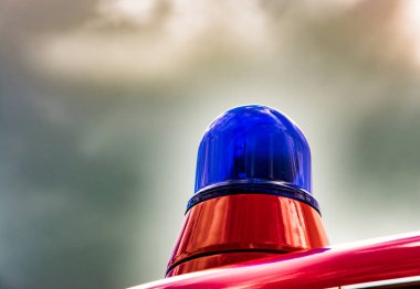 Bir yangın kamyon oldtimer mavi ışık