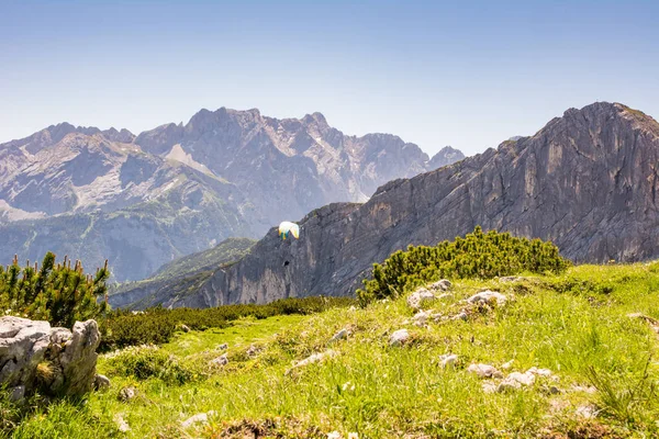Yamaçparaşütü Bavyera Alpleri'nde — Stok fotoğraf
