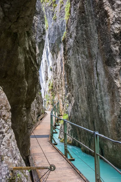 通过雷塔锡峡谷走道 — 图库照片