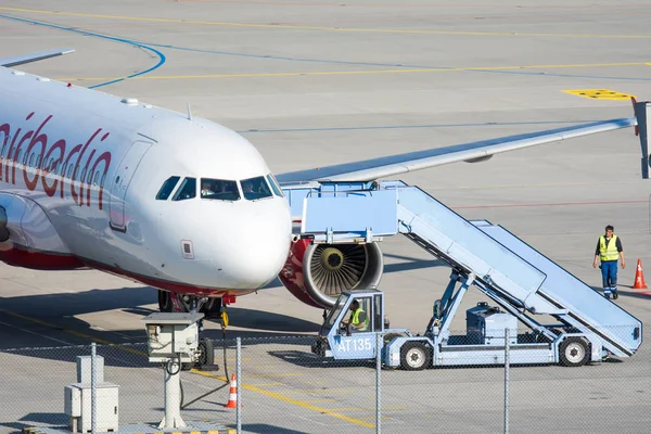 Planes in parking position at Munich ariport — Stock Photo, Image