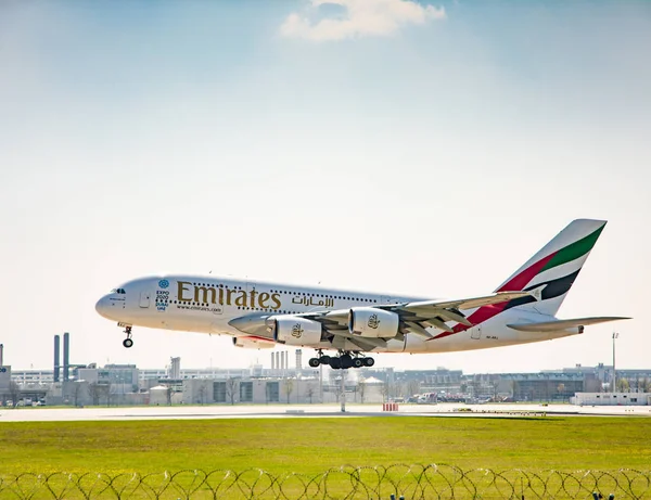 Airbus A380 landing on Munich airport — Stock Photo, Image