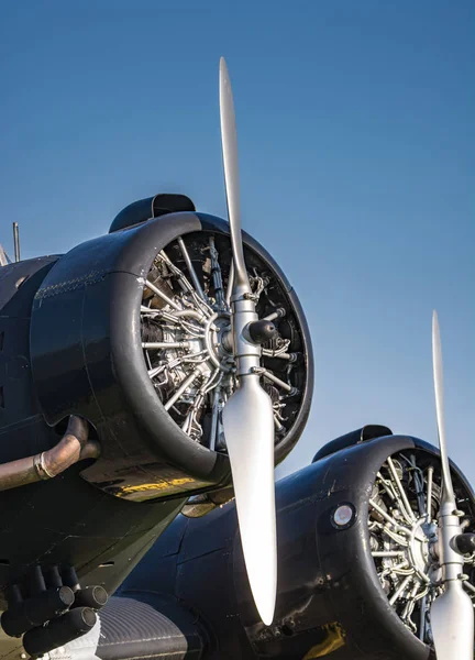 Propeller of an old historic aircraft — Stock Photo, Image