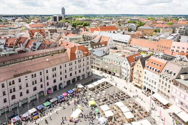 Flygfoto över människor i gatan café — Stockfoto