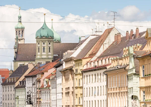 Фасади історичного шланг в місті Augsburg — стокове фото