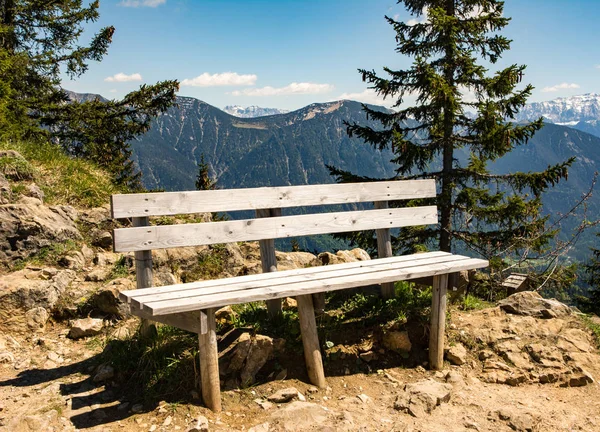 Empty wooden bench in the bavarian alps — Stock Photo, Image