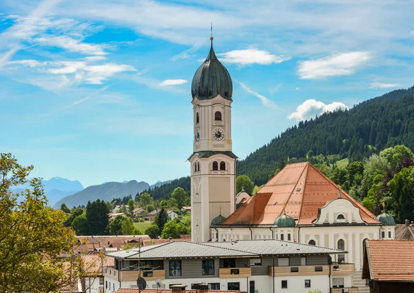 Kyrkan i byn Nesselwang i Bayern — Stockfoto