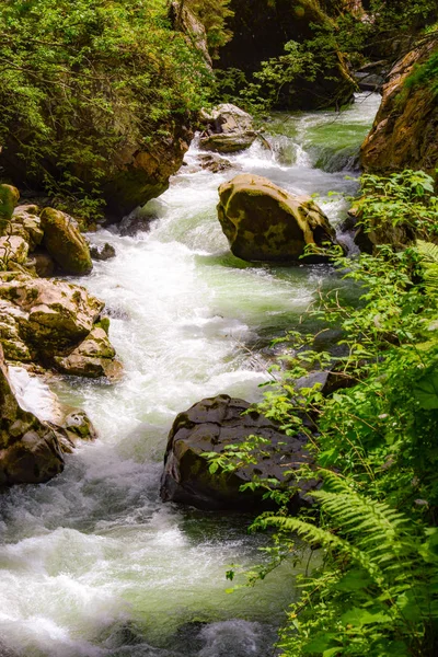 Breitachklamm 渓谷を流れる川 — ストック写真