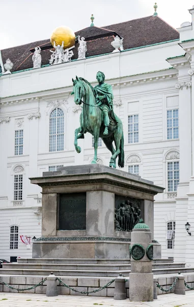 Jezdecká socha a Památky ve Vídni — Stock fotografie