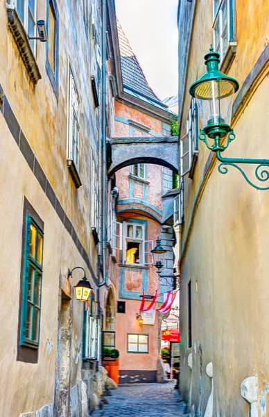 Narrow alley in the old town of Vienna — Stock Photo, Image