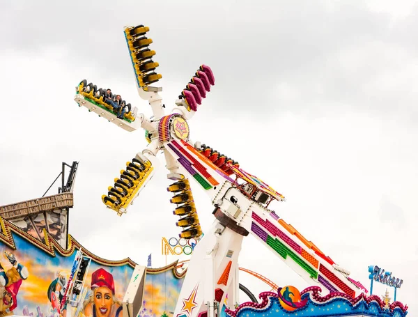 Tereny targowe jazdy na Oktoberfest w Monachium — Zdjęcie stockowe