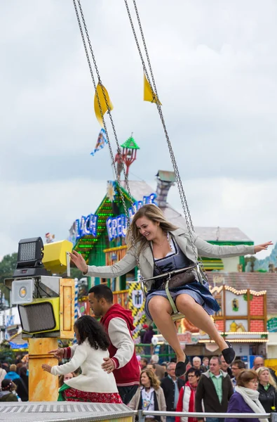 Traditionelles chairoplane beim oktoberfest in münchen — Stockfoto