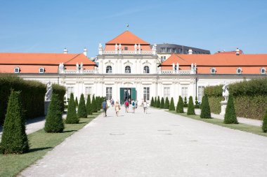 İnsanlar, Viyana Belvedere Sarayı bahçesinde