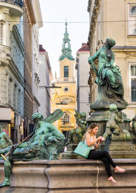 Viyana Donnerbrunnen çeşme kadına
