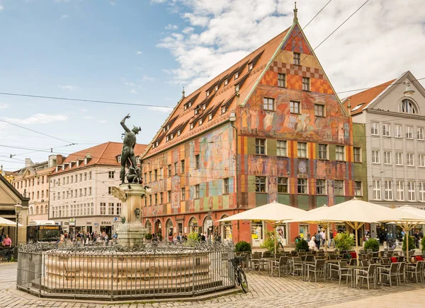 Merkur çeşme ve Weberhaus Augsburg