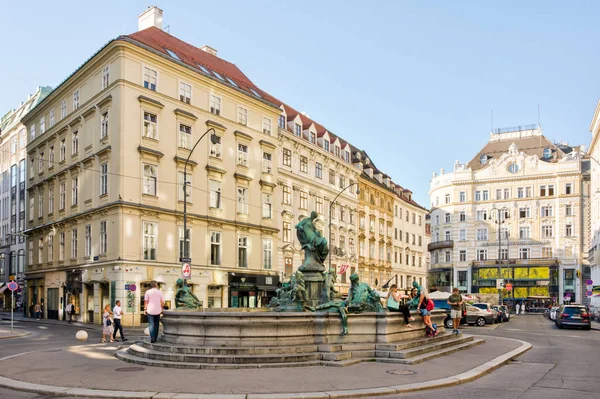 Donnerbrunnen fontein in Wenen — Stockfoto