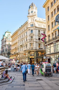 Viyana trafiğe kapalı alanda kişi