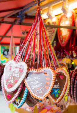 Gingerbread kalpleri üzerinde Oktoberfest sattı