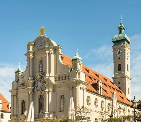 Церковь Гейлиг-Гейст-Кирхе в Мюнхене — стоковое фото