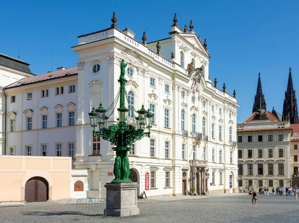 Historischer Platz am Hradschin in Prag — Stockfoto