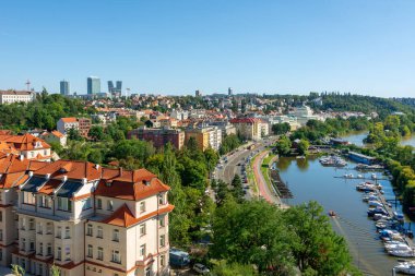 Marina Prag 'daki Vltava nehrinde.