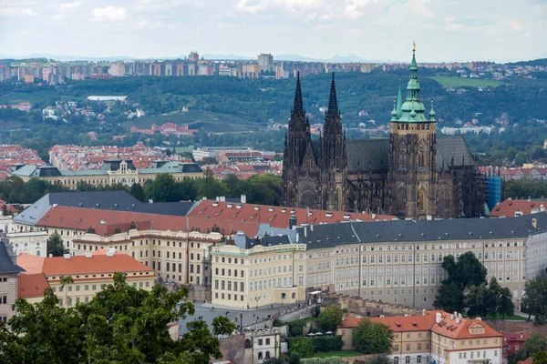 Widok z lotu ptaka na Pragę — Zdjęcie stockowe