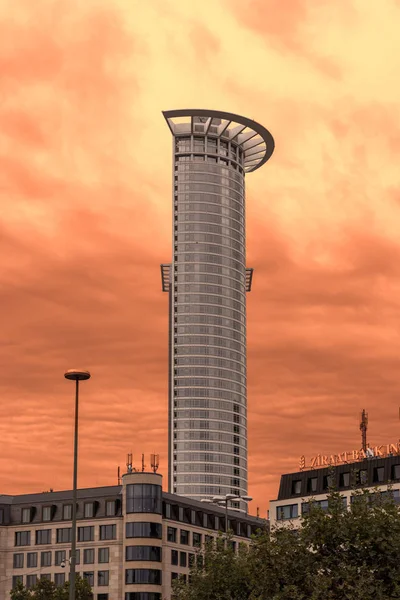 Afterglow behind the Westend Tower in Frankfurt — Stock Photo, Image