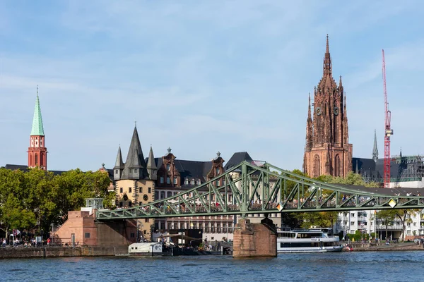 Vandsiden af Main River i Frankfurt Stock-billede