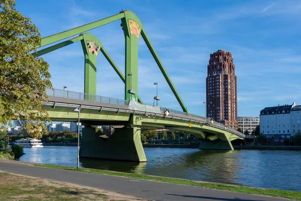 Hotel toren in Frankfurt — Stockfoto