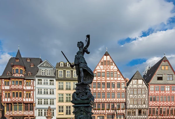 Lady Justice in the old town of Frankfurt — Stock Photo, Image