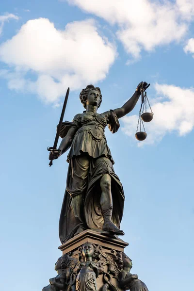 正義の女神の彫刻 — ストック写真