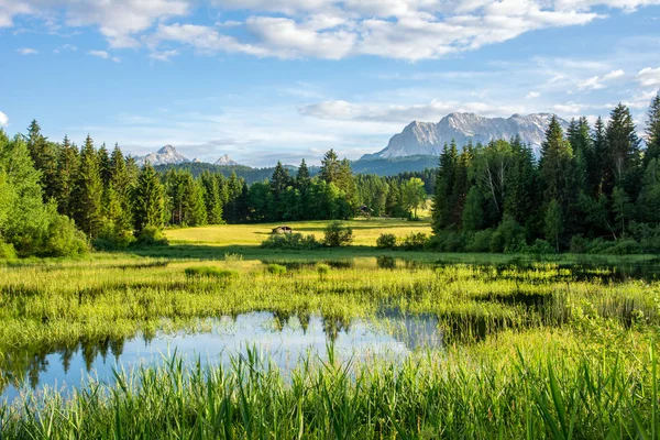 Alpine lake i Bayern — Stockfoto