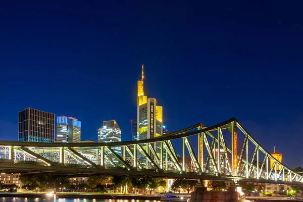 Skyline of Frankfurt at the Main river at night — Stock Photo, Image
