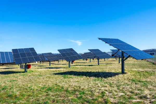 Criação Energia Inovadora Parque Solar — Fotografia de Stock