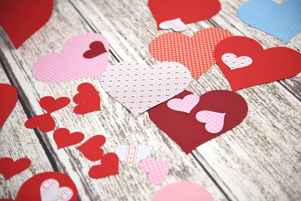 Corazones de papel coloridos —  Fotos de Stock