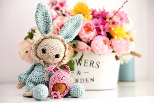 Hand Made Easter Decoration Flowers Crochet Toy Bunny — Stock Photo, Image