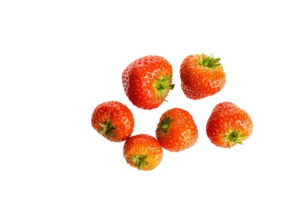 Φρέσκες φράουλες που απομονώνονται σε λευκό — Φωτογραφία Αρχείου