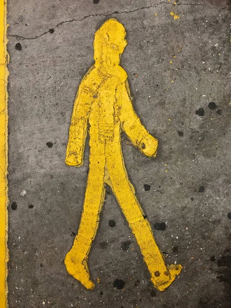 노란색 주차장에서 — 스톡 사진