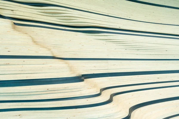 Yatay Çizgilerde Dalga Desenli Ahşap Duvar Yapısı — Stok fotoğraf