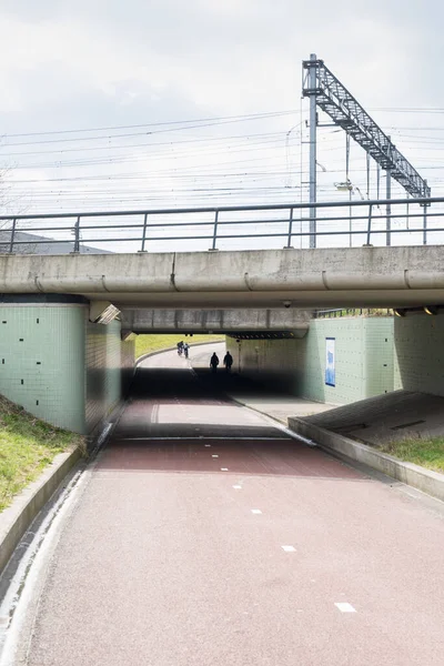 Тоннель Железной Дорогой Boxtel Нидерланды Цепной Проволокой Указателями — стоковое фото