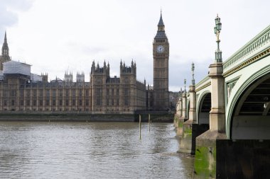 Parlamento Binaları, Büyük Ben ve Westminster Köprüsü ve Thames Nehri, Londra İngiltere