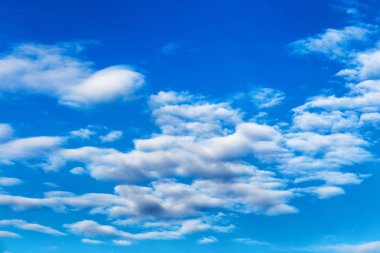 Mavi Gökyüzü bulutlu güneşli bir günde, manzara arka plan doku