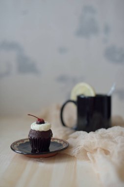 kek kiraz ve çay tablo