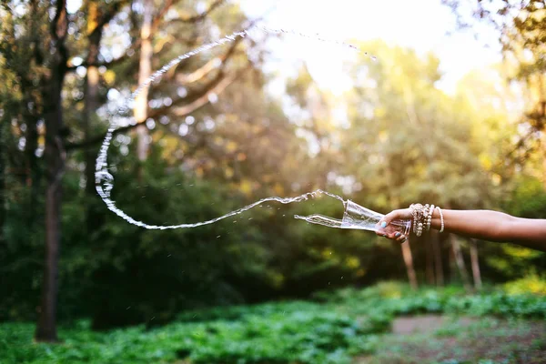 su sıçramalarına cam