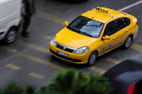 Taxi in the traffic in Izmir (Turkey) — Stock Photo, Image