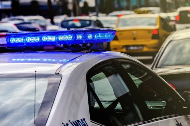 Izmir (Türkiye'de trafikte polis arabası)